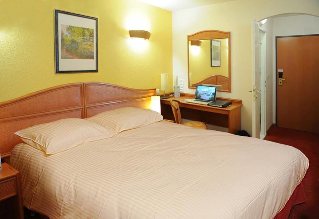 B&B Hotel Strasbourg Aeroport Holtzheim Exterior photo